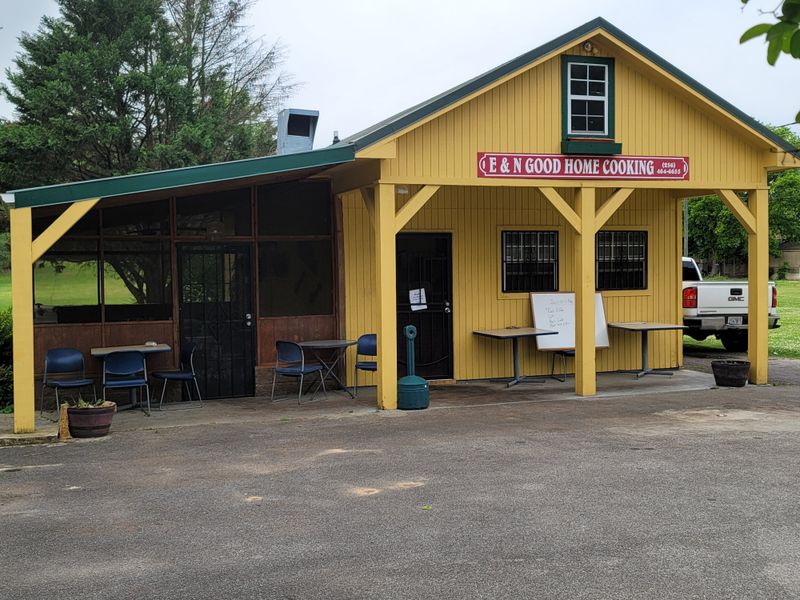 E & N Good Home Style, Triana