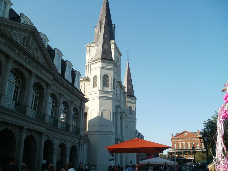 Heritage Under Garland: Architecture That Sets the Tone