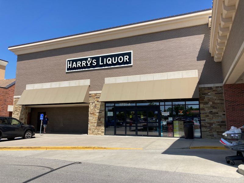 Hen House Market, 11721 Roe Ave, Leawood, KS 66211