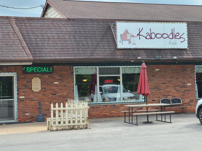 Kaboodles Kafe, Akron