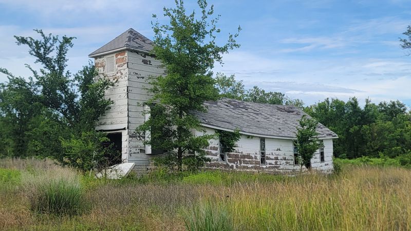 Reading the land through the chat piles