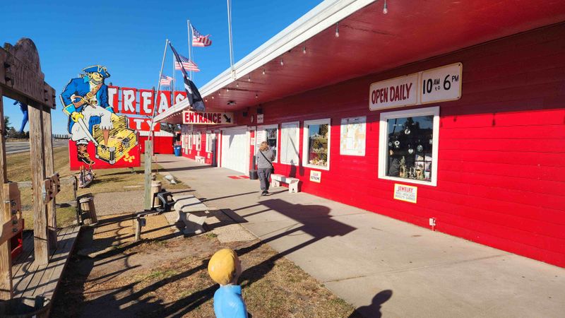 Antique Shops Where The Owner Still Tells You The Stories