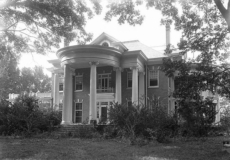 A River Town Shaped by Water and Time