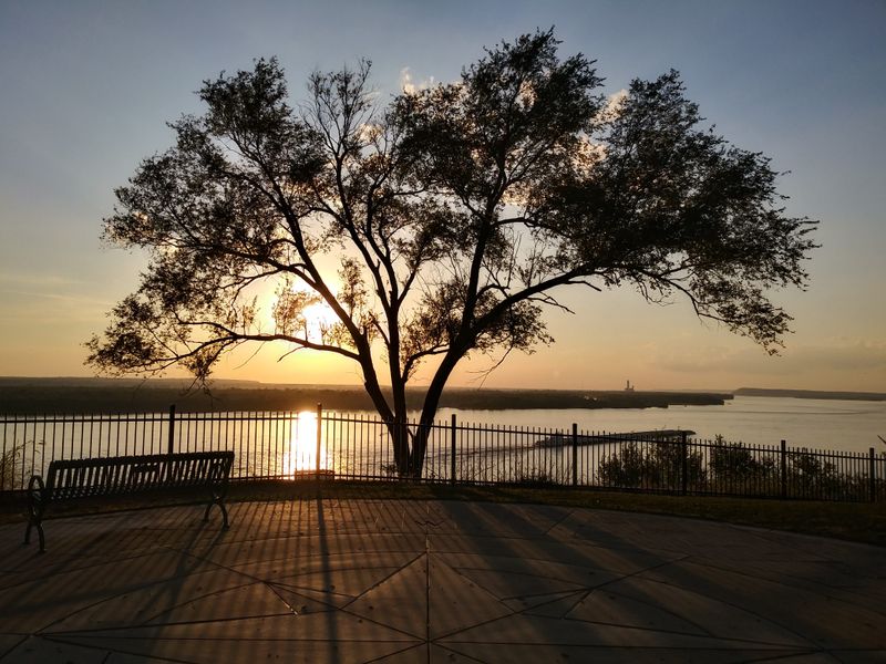 A River Town Built With Atmosphere in Its Bones