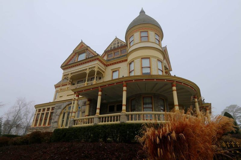 Historic Loop and Victorian streetscapes