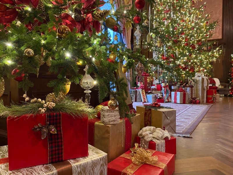 Live Music and Carolers in the Air