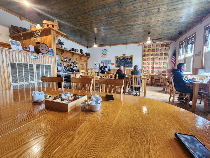 Ontario – Family-Style Dining Traditions