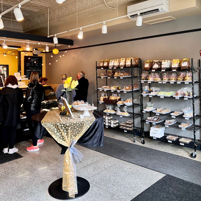 Sweet Ali's Gluten Free Bakery, 13 W 1st St, Hinsdale, IL 60521