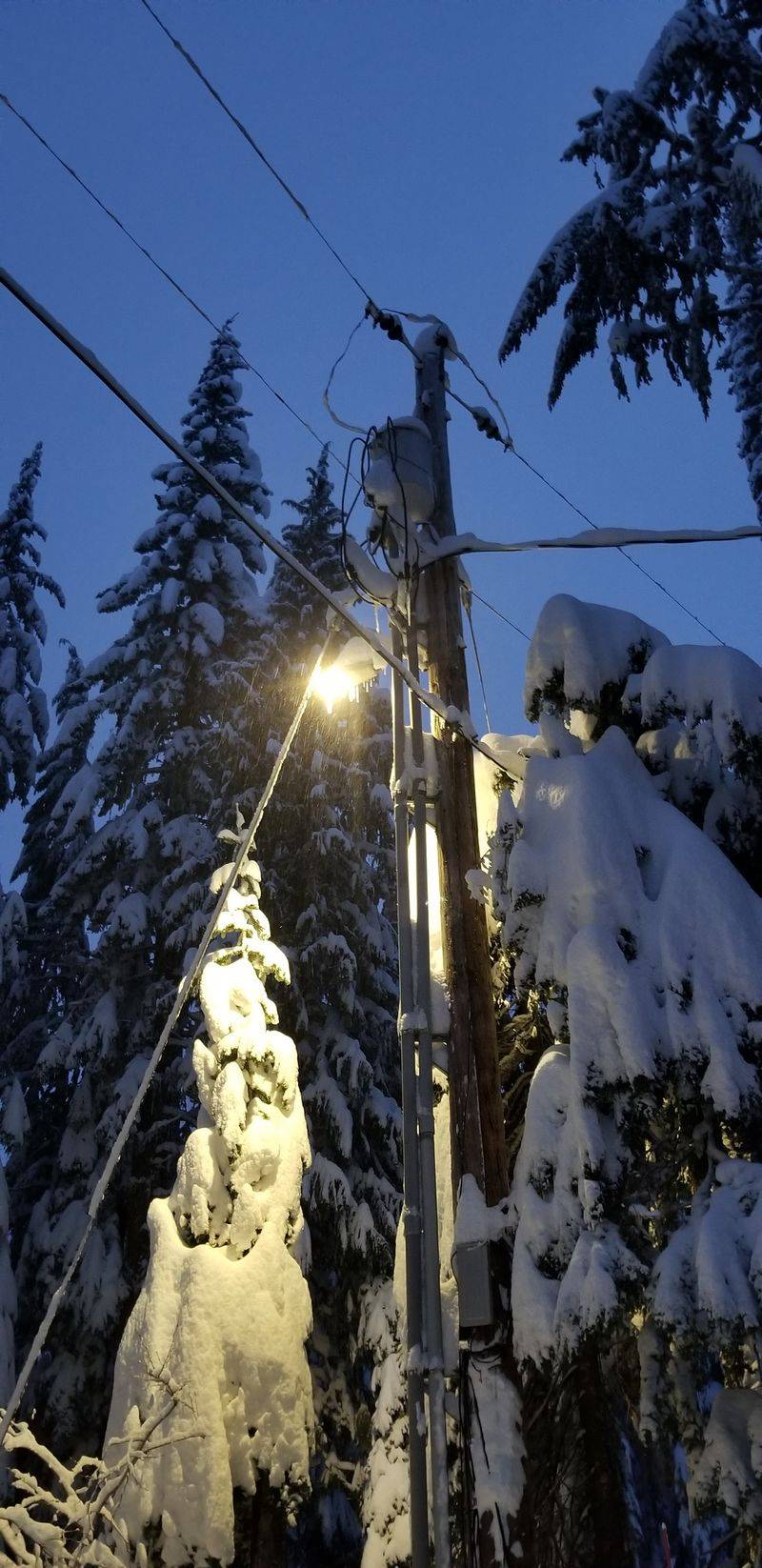 A Nighttime Glow That Turns the Village Into a Snow Globe