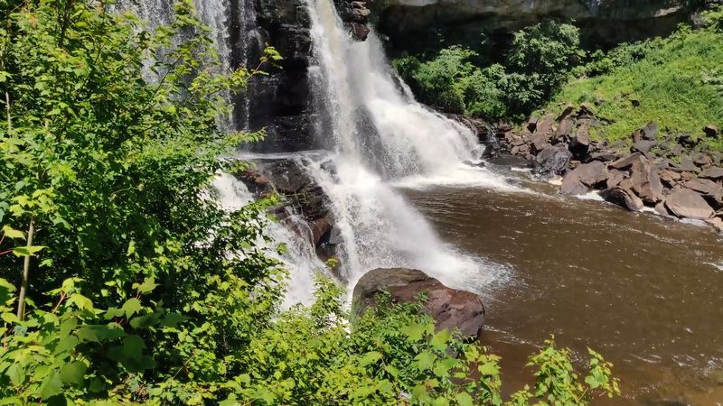 Seasons and when the waterfall looks its best