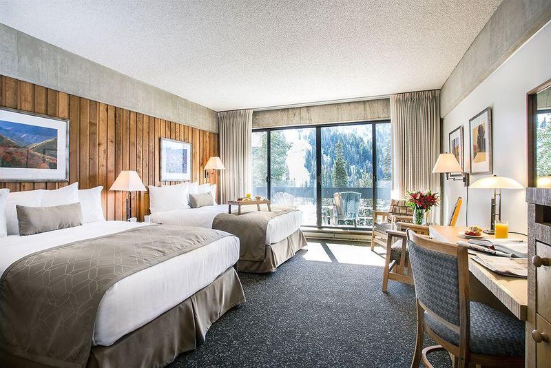 Cozy Lodging Options Near The Village Core