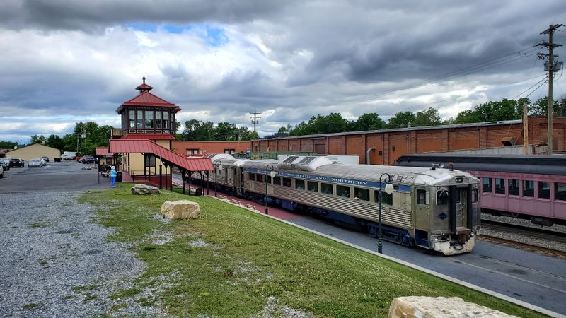 Schuylkill River Swing, Reading Outer Station Context