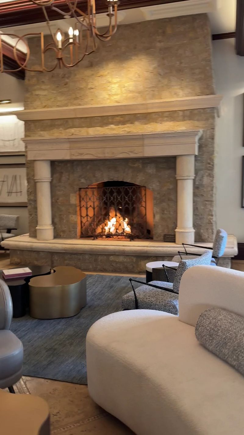 The Arrabelle at Vail Square, grand lobby pause