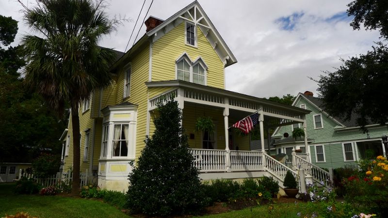 Take a Specialized Walking Tour