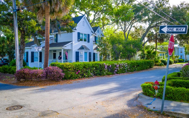 Beaufort’s Historic Blocks Beside a Still Harbor