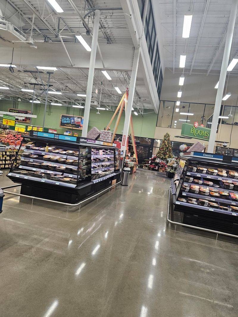 H-E-B 2300 N Shepherd Dr, Houston, TX 77008