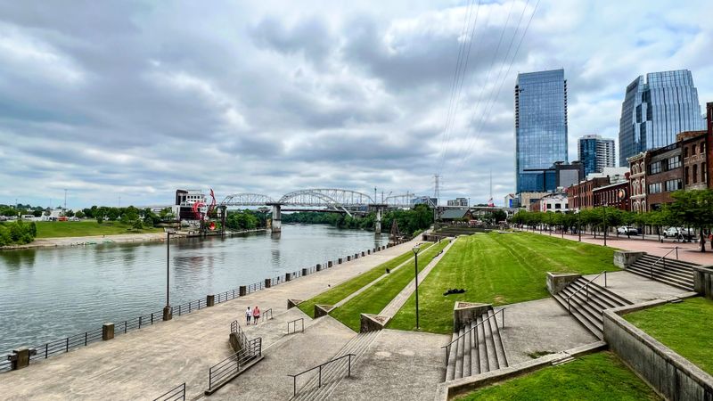 A Riverfront Arrival at Cumberland Park