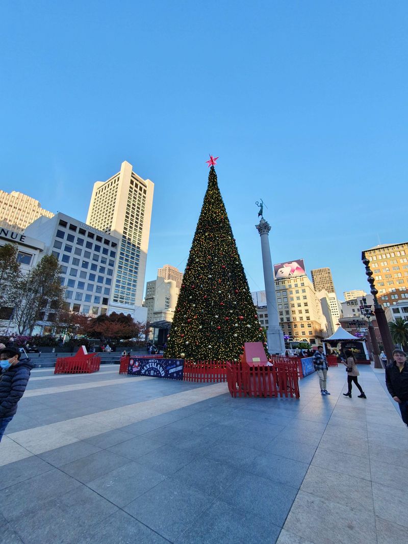 Gridlock and Slow Movement on the Plaza