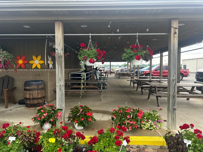 A Warm Country Atmosphere Rooted in Amish Tradition