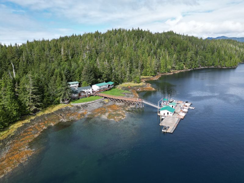 Alaska Lodge Adventure & Seafeast – Silverking Lodge