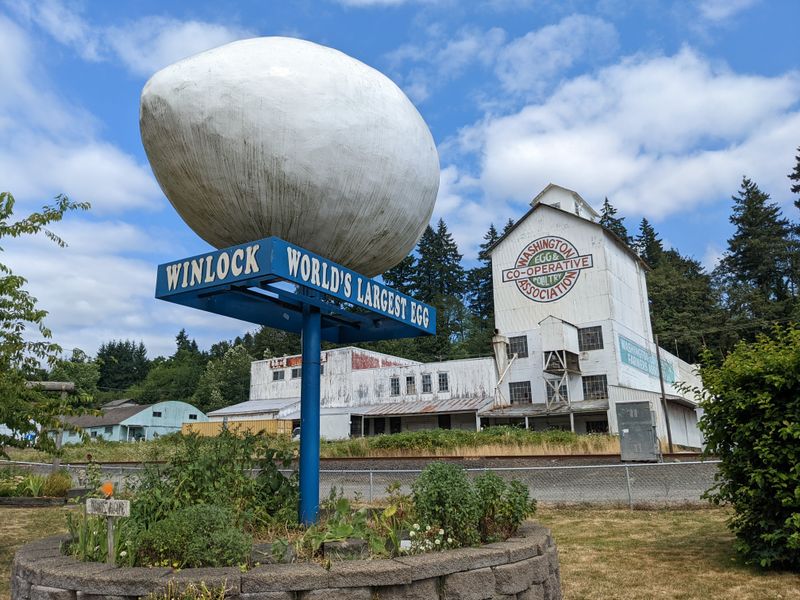 World's Largest Egg (Winlock)