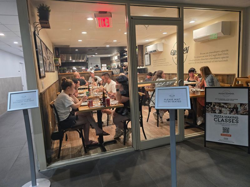 Mister O1 Extraordinary Pizza, Miami Beach