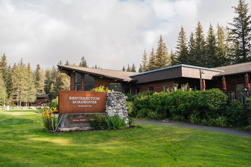 Seward Windsong Lodge Salmon Bake