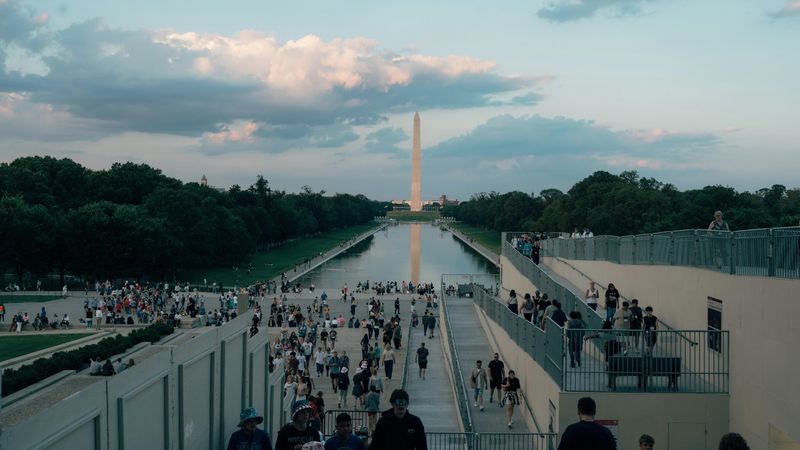 It’s Illegal To Eat While Walking On The National Mall