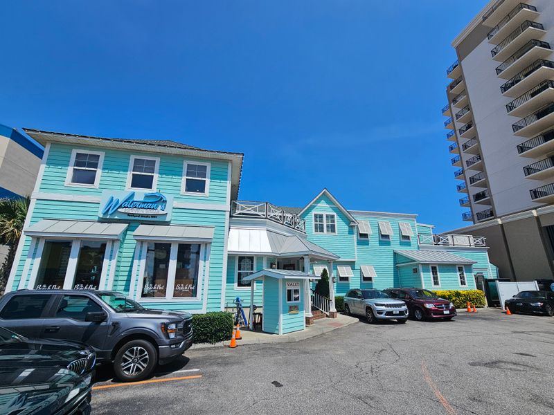 Outdoor Seating That Maximizes the Coastal Experience