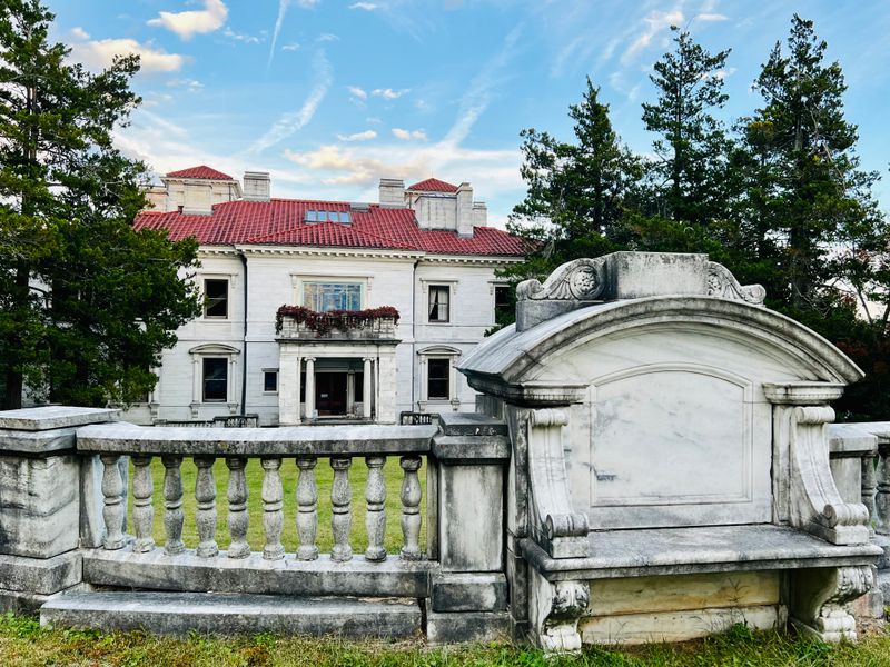 An Estate Designed To Be Seen