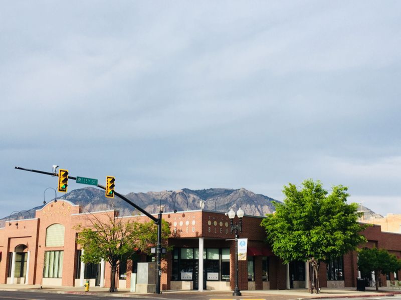 25th Street Comes Alive After Dark