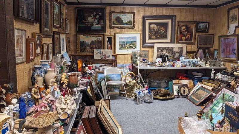 Antique Shops That Turn Browsing Into Treasure Hunting