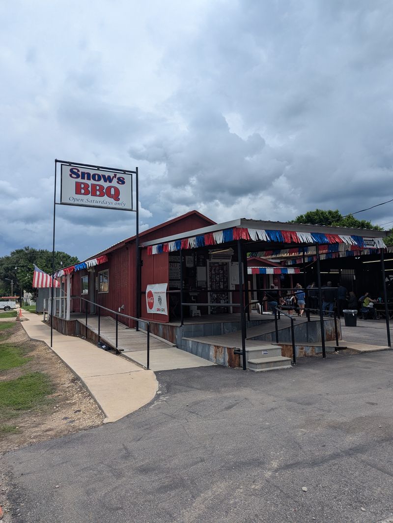 Meeting Ms. Tootsie, the 91-Year-Old Pitmaster Legend
