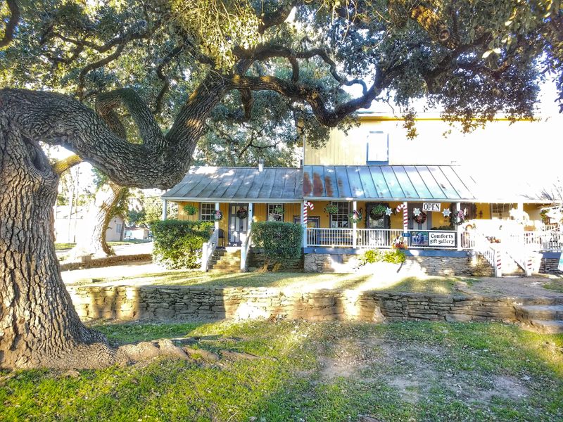 Photo-Heavy Corners You Keep Stopping For