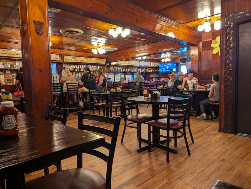 Cash Only Policy That Keeps Things Old School