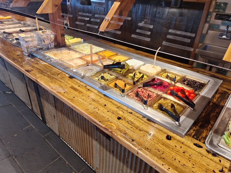 A Salad Bar That Actually Delivers Fresh Ingredients