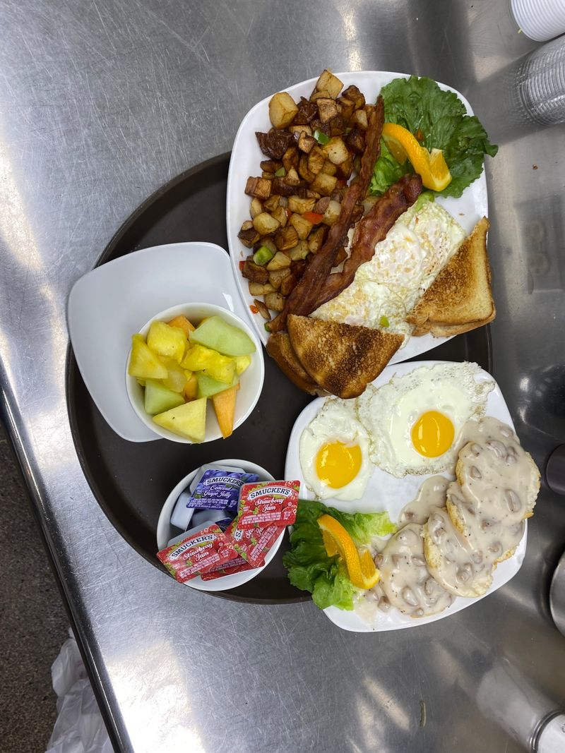 Miss J's Diner (formerly Mom & Pops Diner)