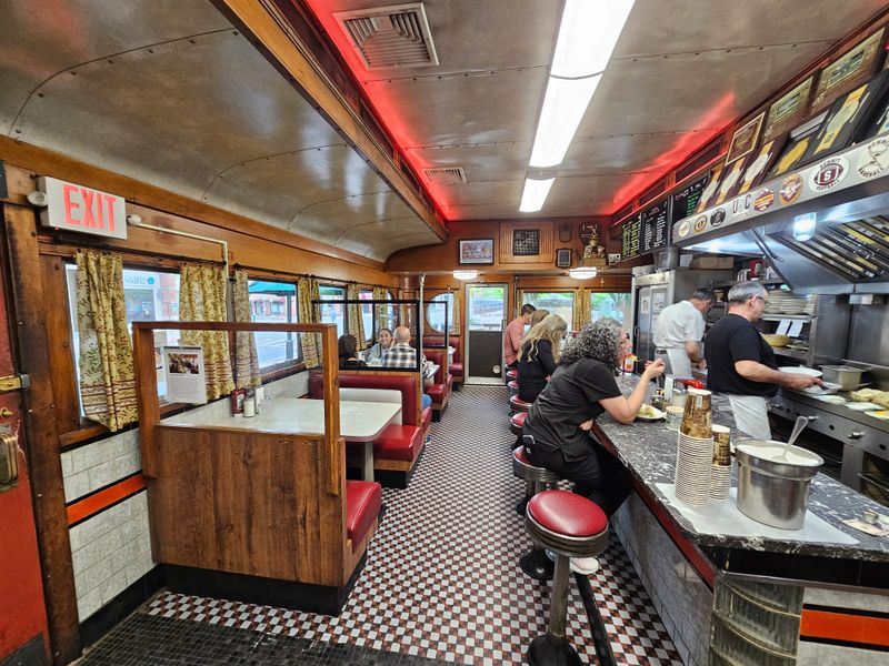 A Cash-Only Policy That Keeps Prices Fair And Service Fast