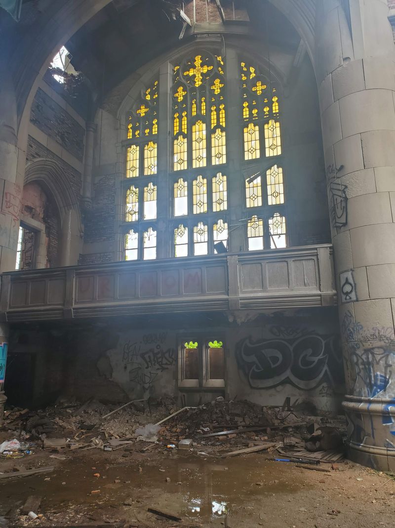 Photographer's Dream With Incredible Natural Lighting