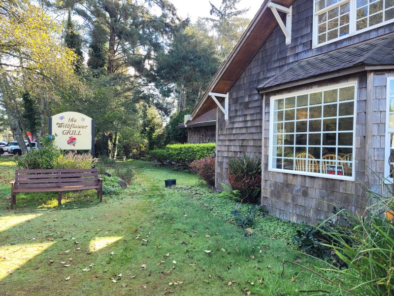 The Wild Flower Grill (Lincoln City)