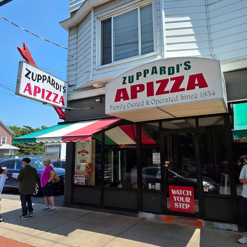 Zuppardi’s Apizza – West Haven