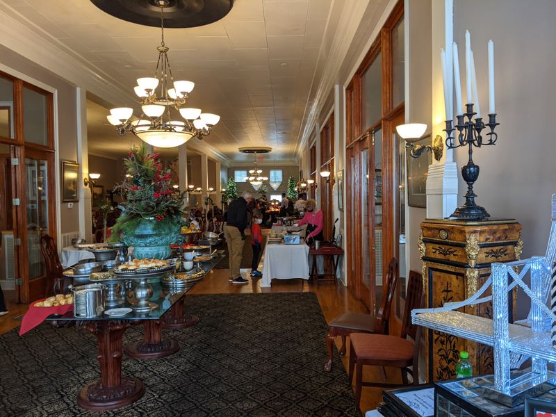 Classic on Noble, Anniston