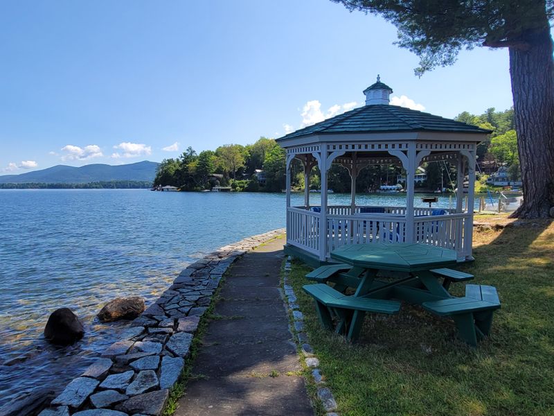 Antigua Resort On Plum Point (Lake George)