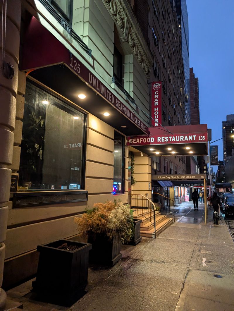 Crab House All You Can Eat Seafood Buffet, Midtown