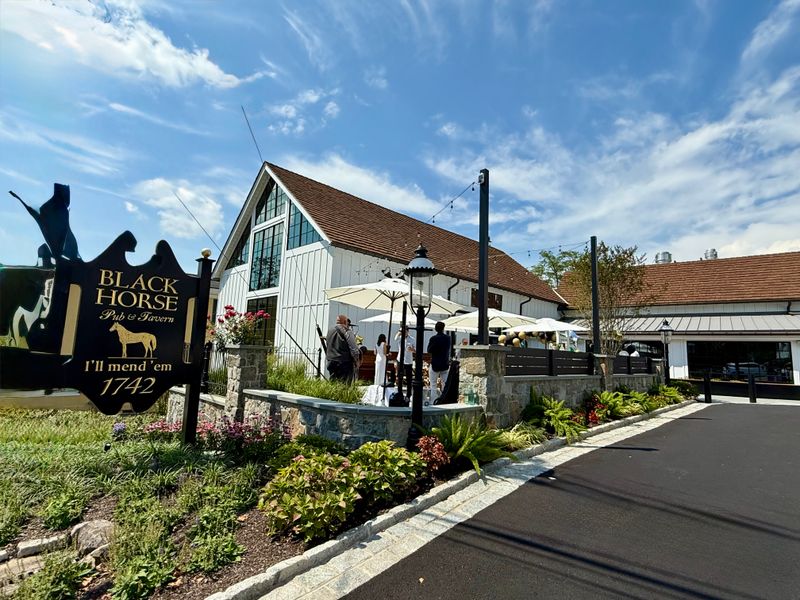 Black Horse Tavern & Pub