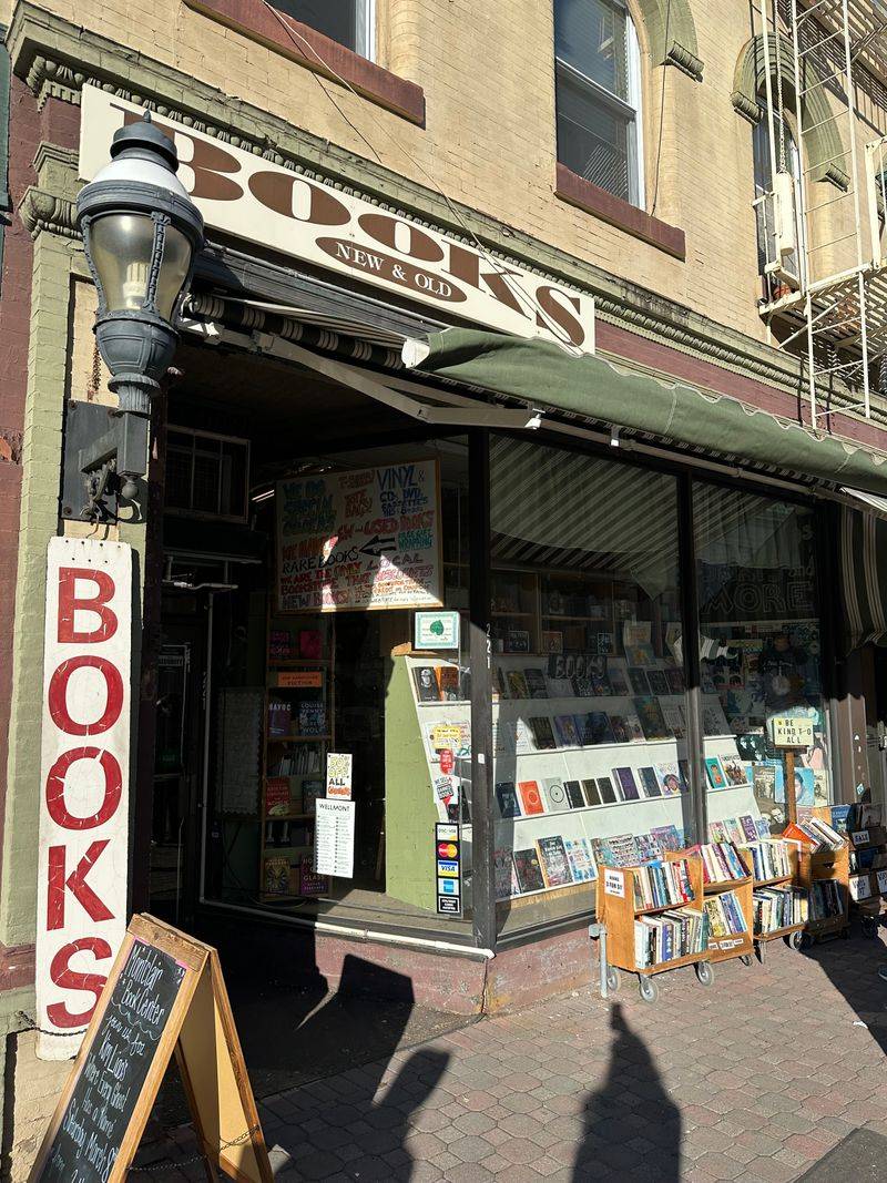 Massive Cookbook Selection for Food Lovers