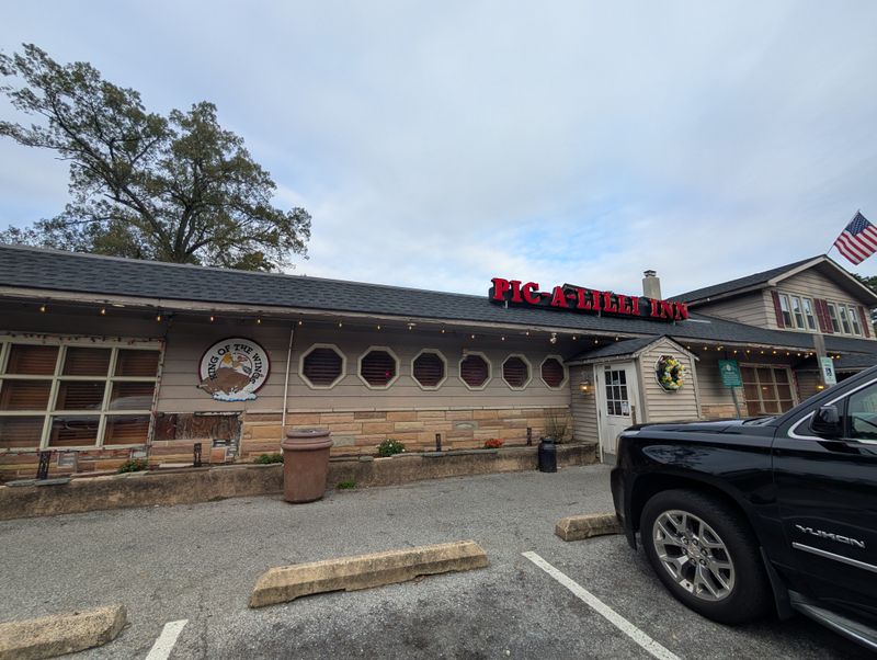 Pic-A-Lilli Inn (Shamong Township)