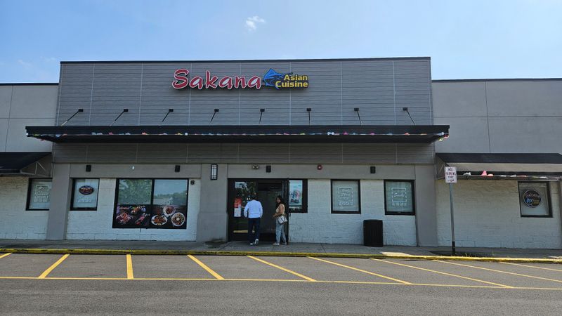 Sakana Asian Cuisine, 3100 Quakerbridge Rd, Hamilton Township, NJ 08619