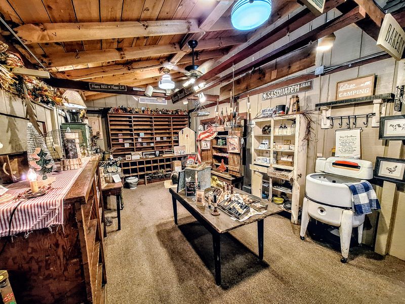 Charming General Store Atmosphere and Décor