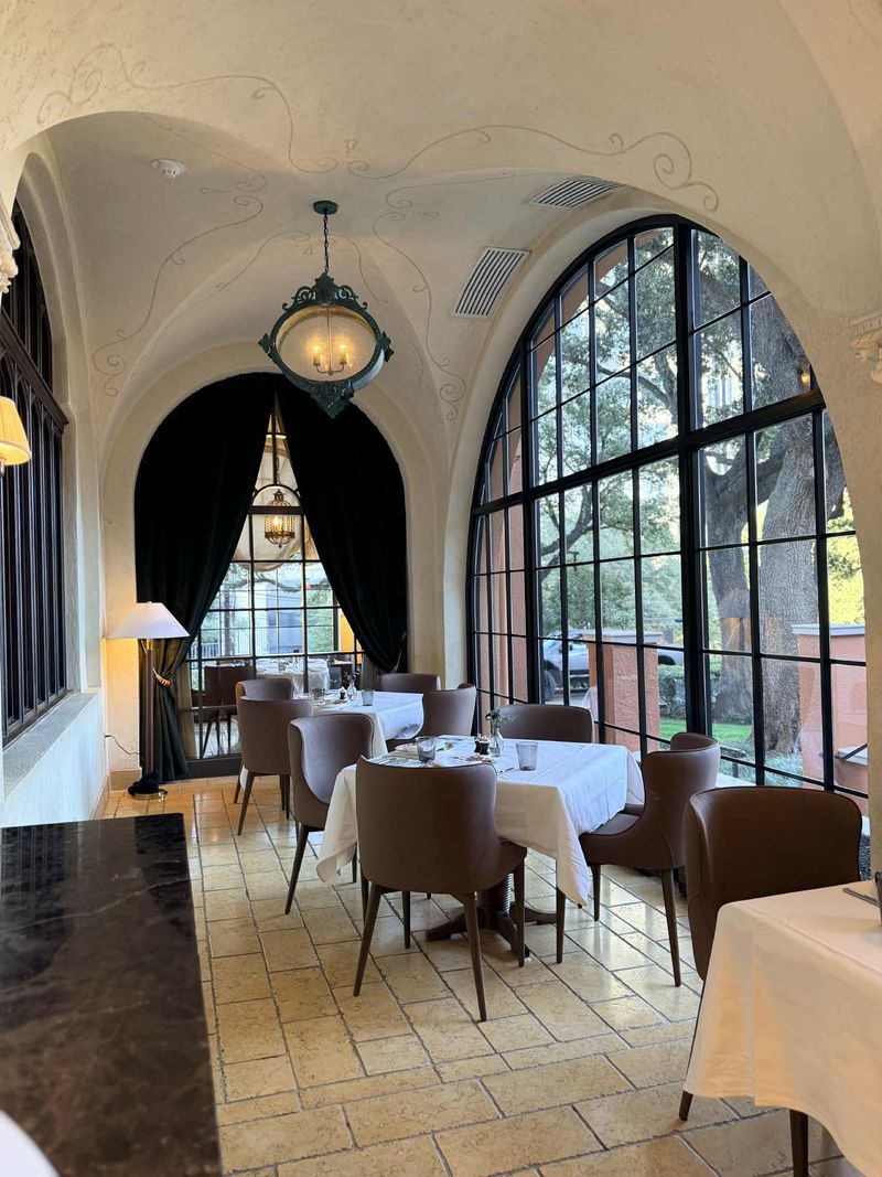 The Tasting Menu Experience for Adventurous Eaters